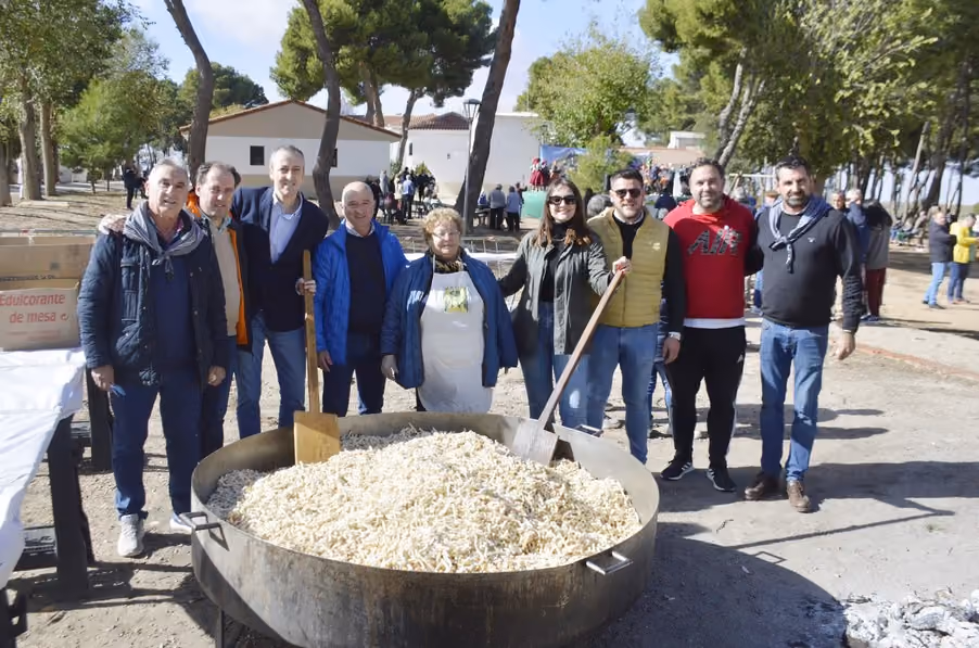 El alcalde acompaña a la Hermandad Virgen de las Viñas en su día de Acción de Gracias