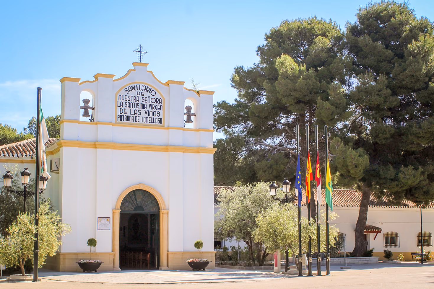 Fachada de la ermita - museo Virgen de las Viñas