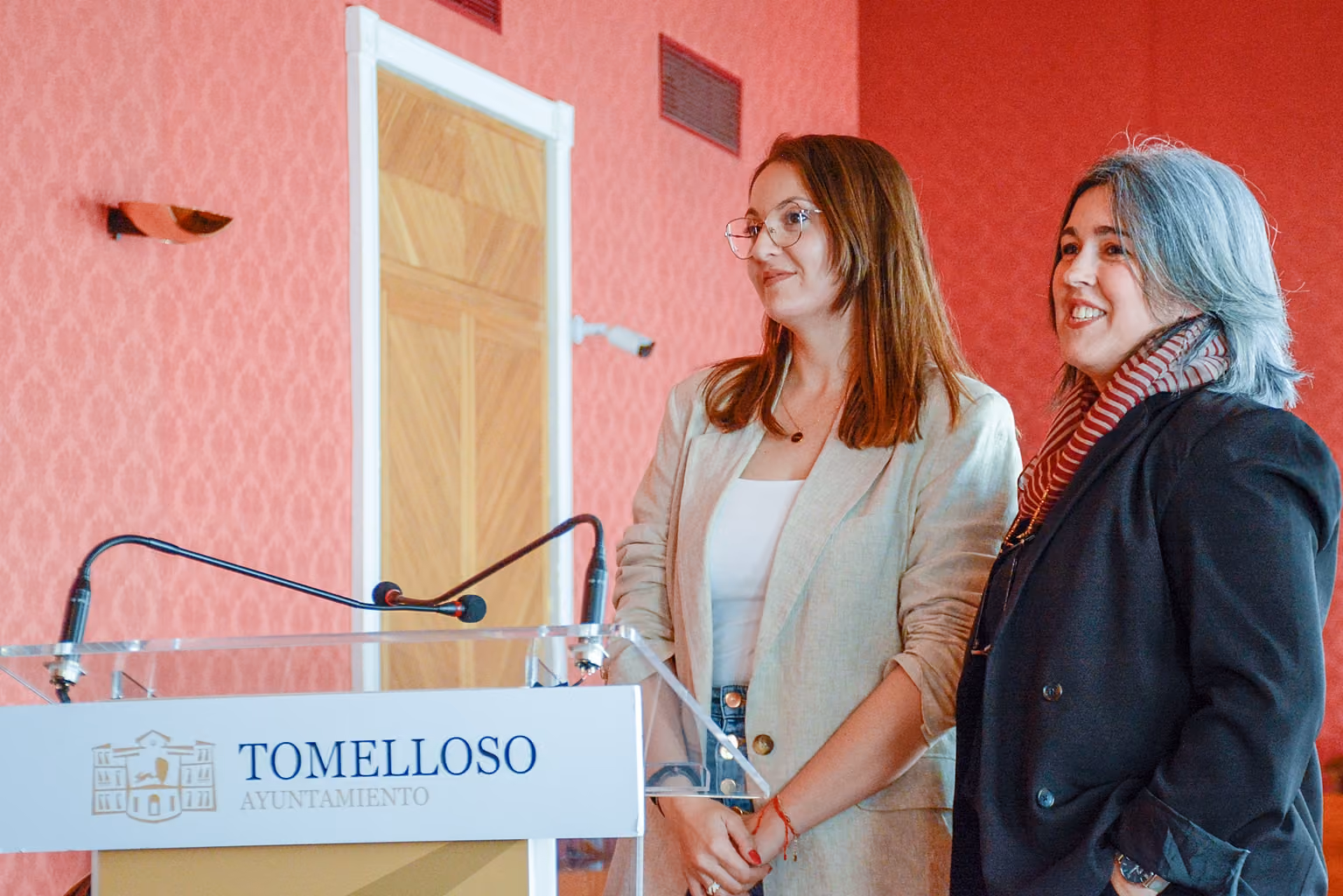 Rocío Valentín y Elena Villahermosa en el Ayuntamiento