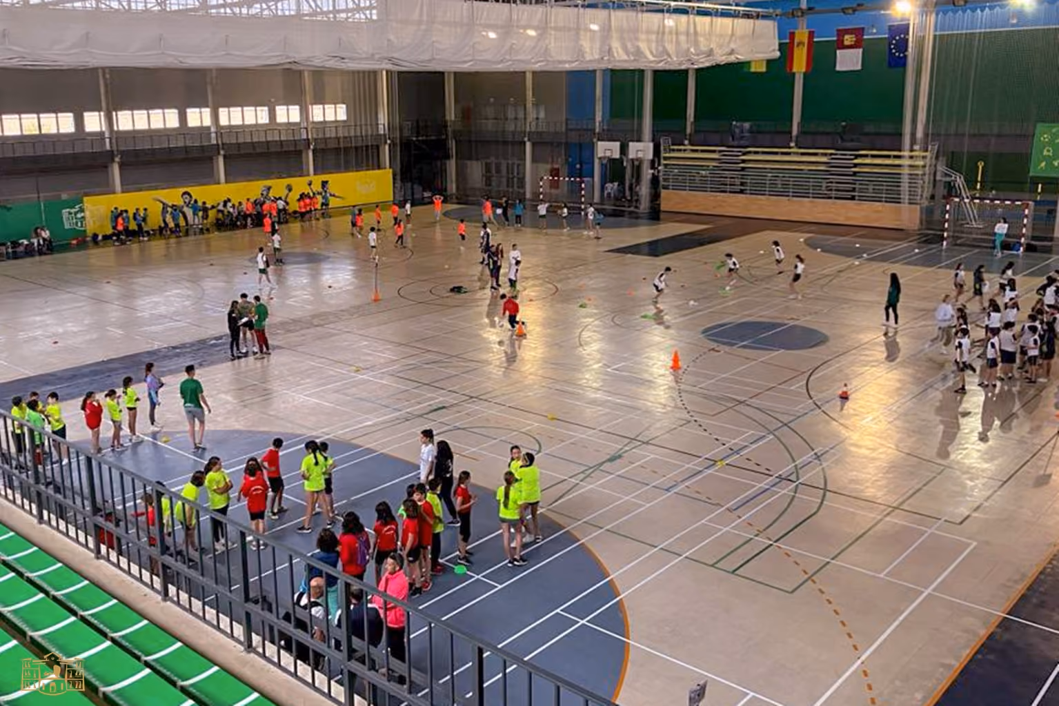 Escolares en uno de los pabellones de la Ciudad Deportiva.