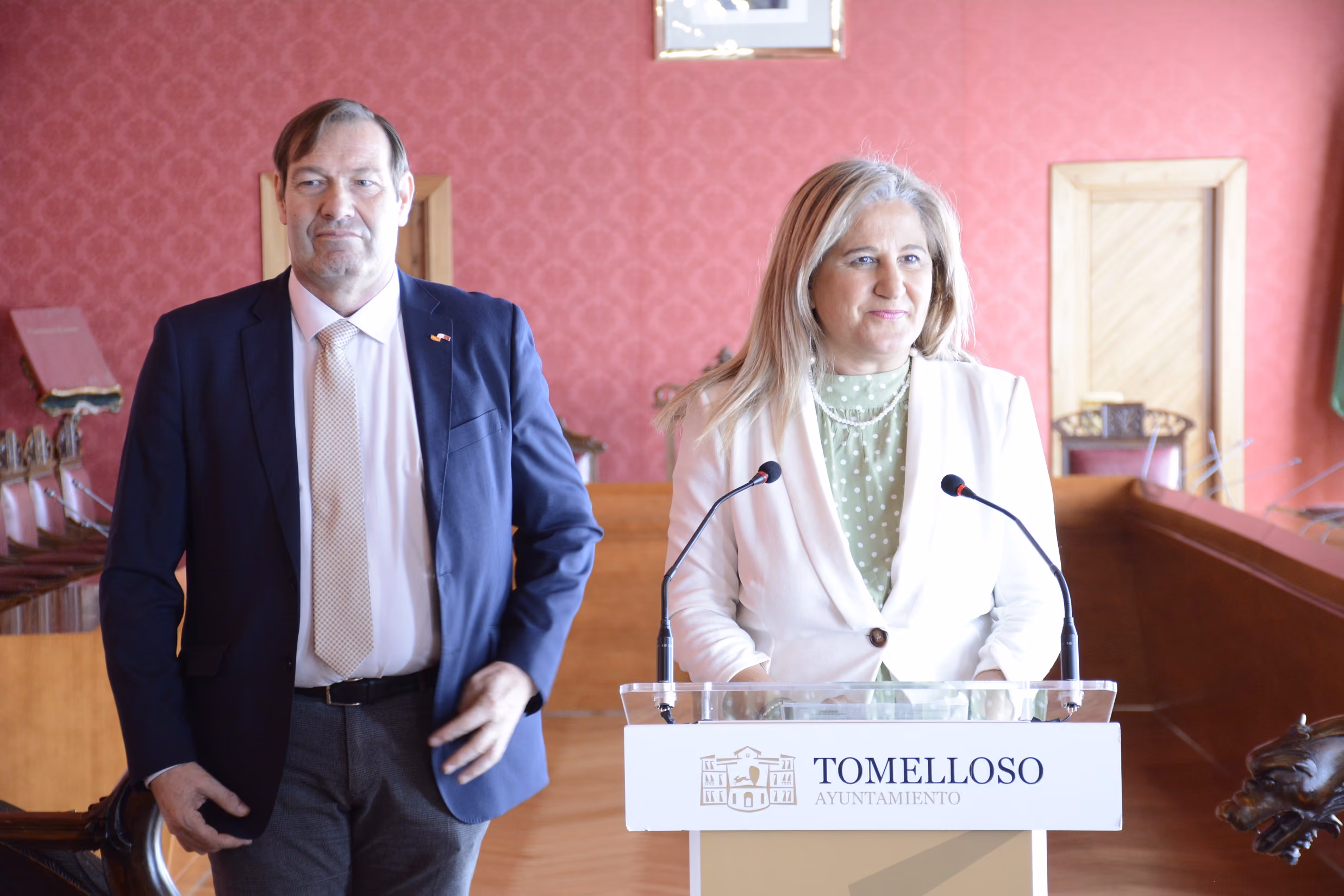 La teniente de alcalde, Eloísa Perales, y el concejal de Agricultura y Medio Ambiente, Jesús Lara, durante la rueda de prensa