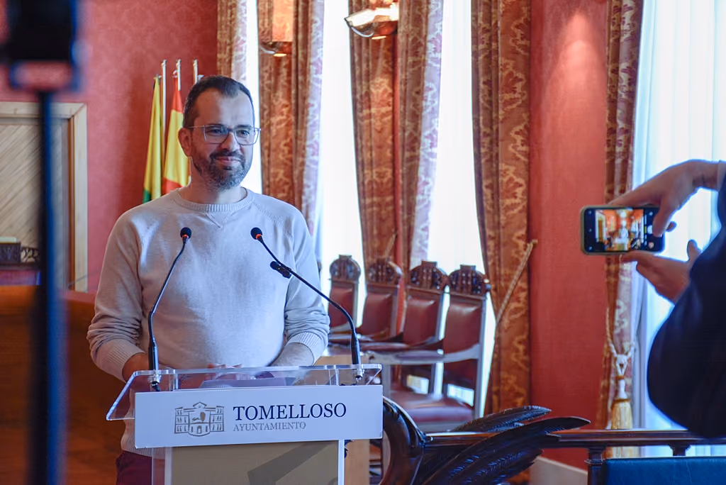 Raúl Zaton durante la rueda de prensa celebrada