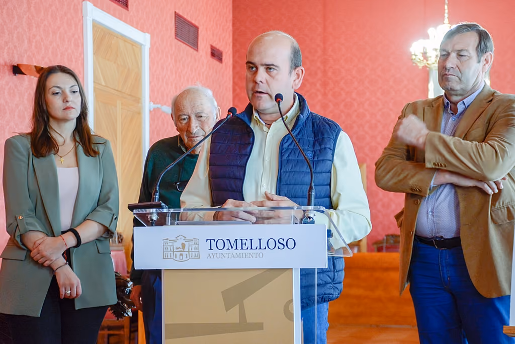 Concejales de Agricultura y Promoción Económica junto a Manuel Ruiz y Gregorio Moreno, de la Hermandad de San Isidro