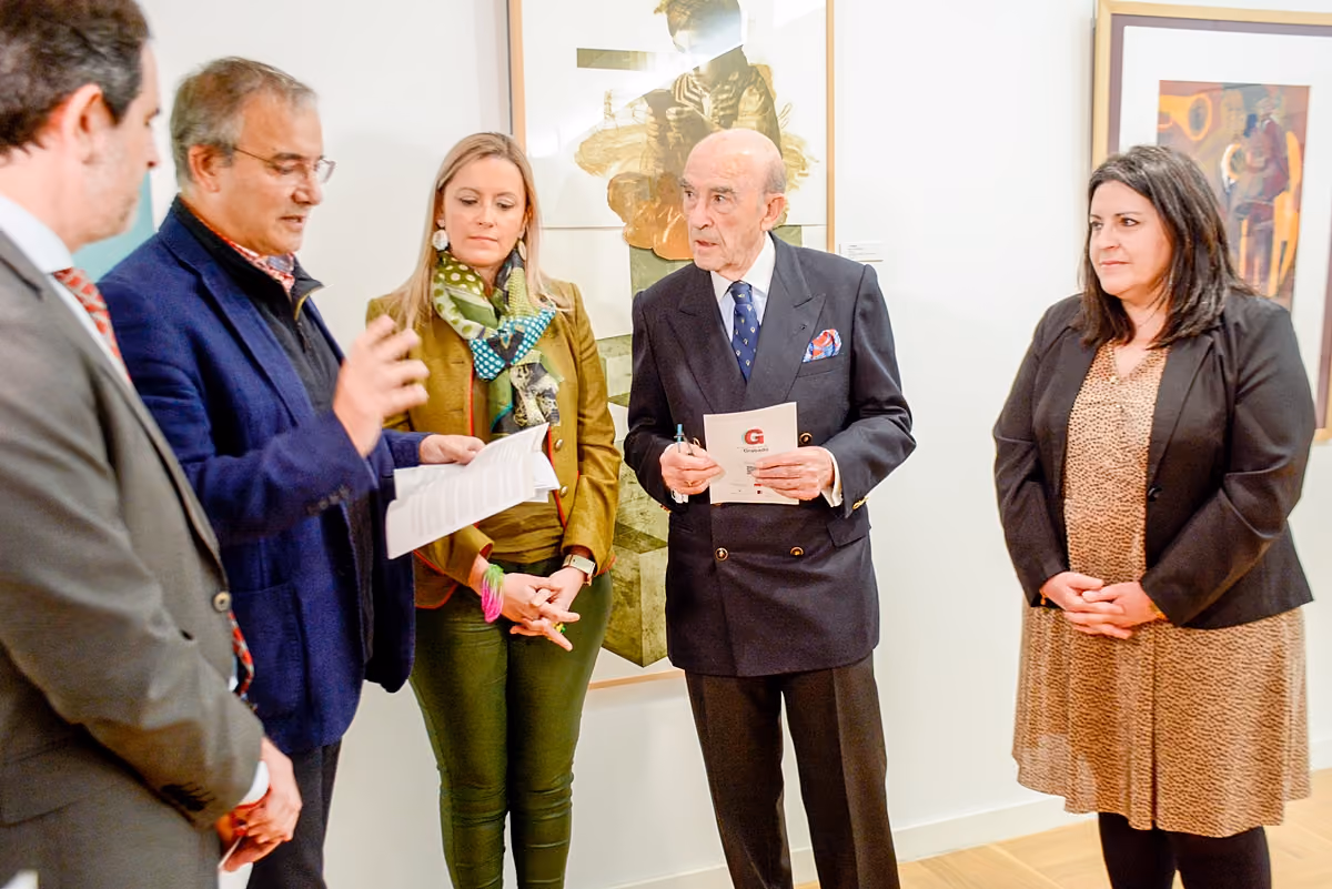 imagen de los asistentes a la inauguración de la exposición