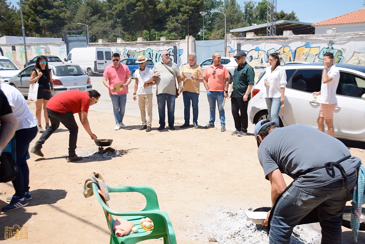 Uno de los participantes del concurso, se prepara para la degustación del jurado.
