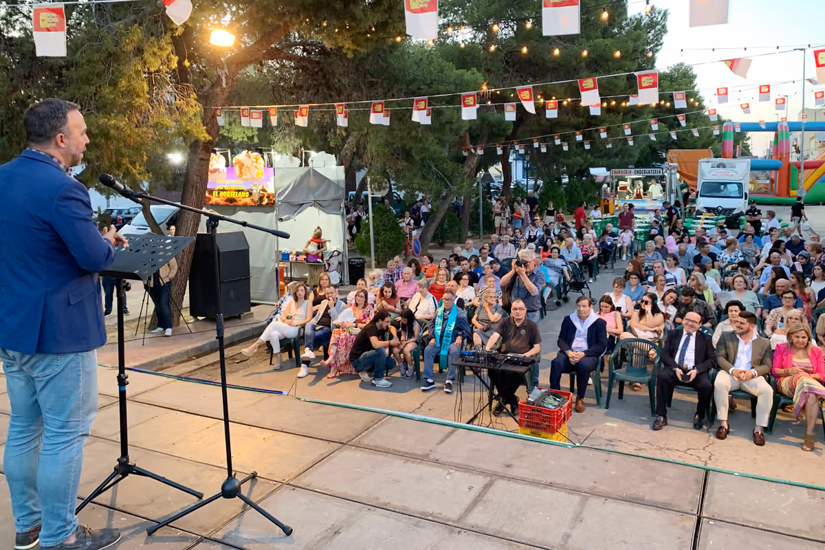 El alcalde intervino en el acto inaugural de la fiestas del barrio de Maternidad
