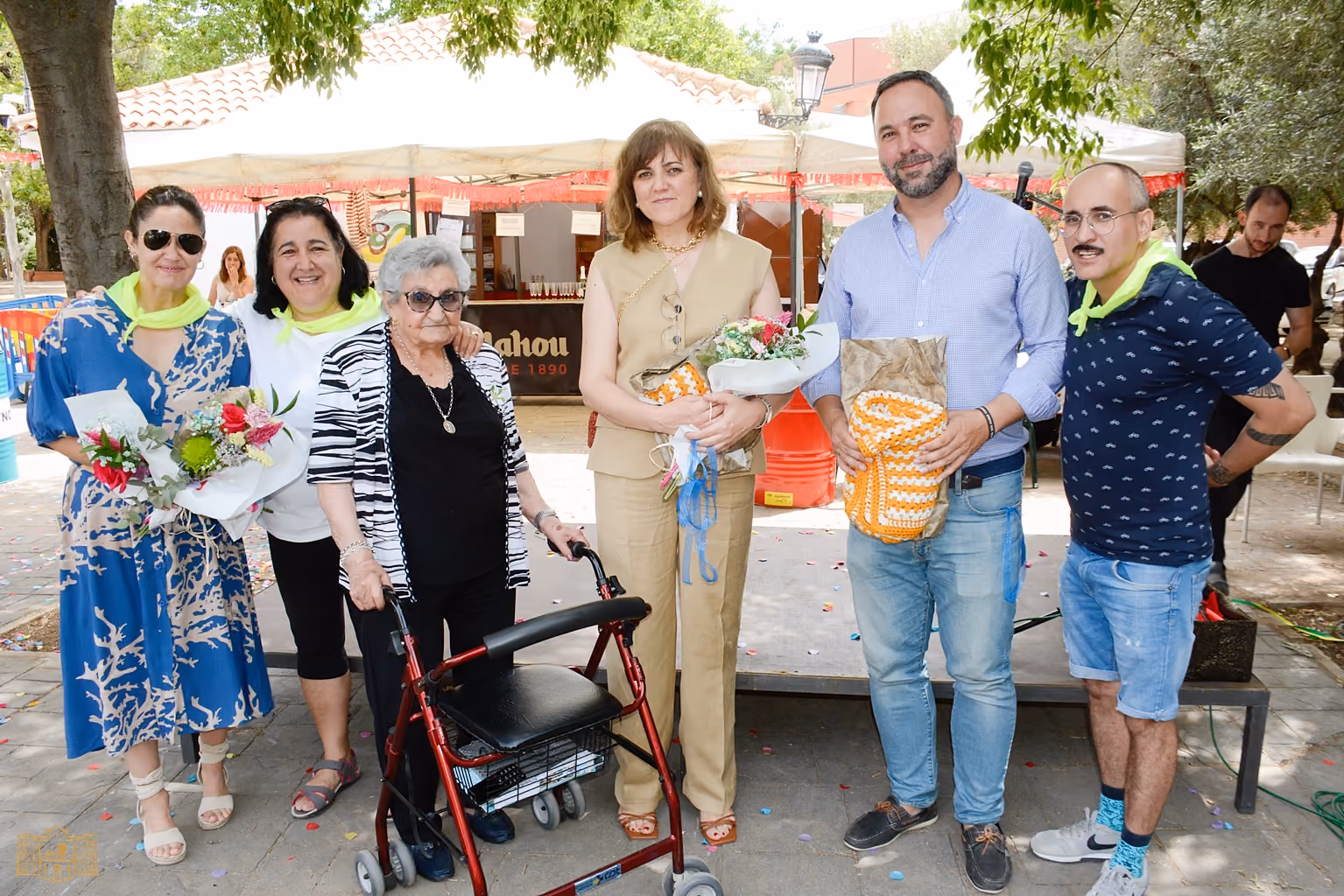 Inauguración de las fiestas con los concejales y una representación de vecinos