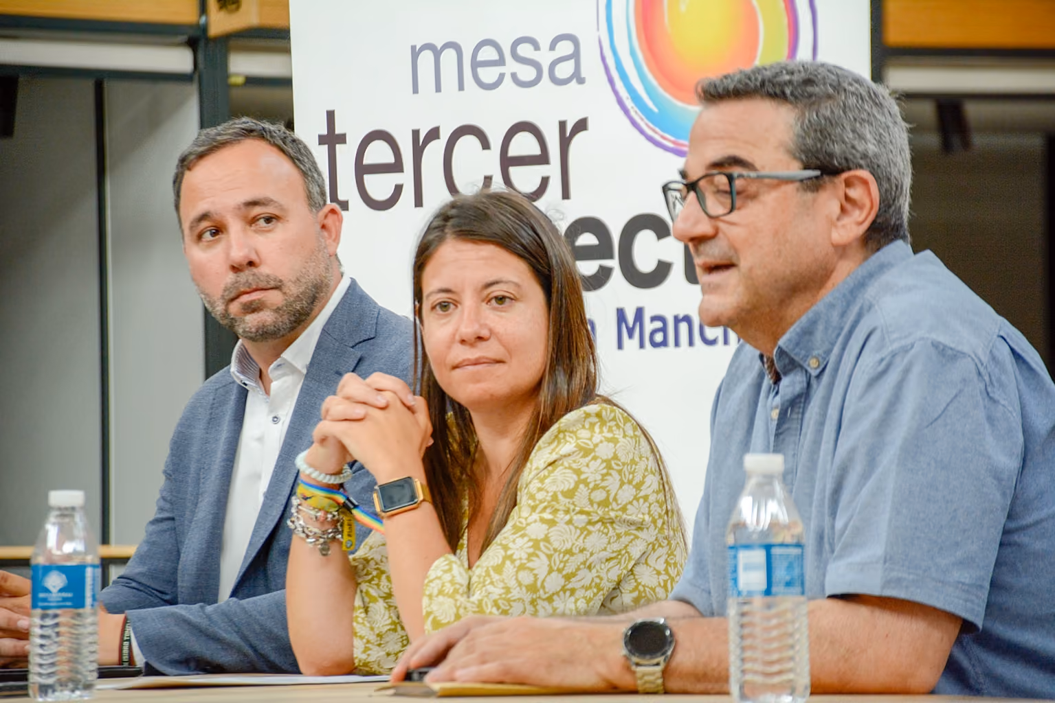 El alcalde, Javier Navarro; la consejera de Bienestar Social, Bárbara García y el presidente de la Mesa, José Antonio Romero 