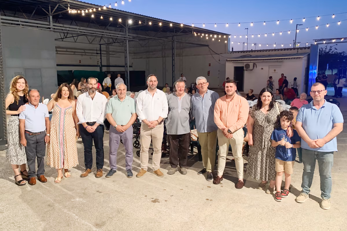 Autoridades y Asociación de Vecinos en la inauguración de las fiestas del barrio José María del Moral