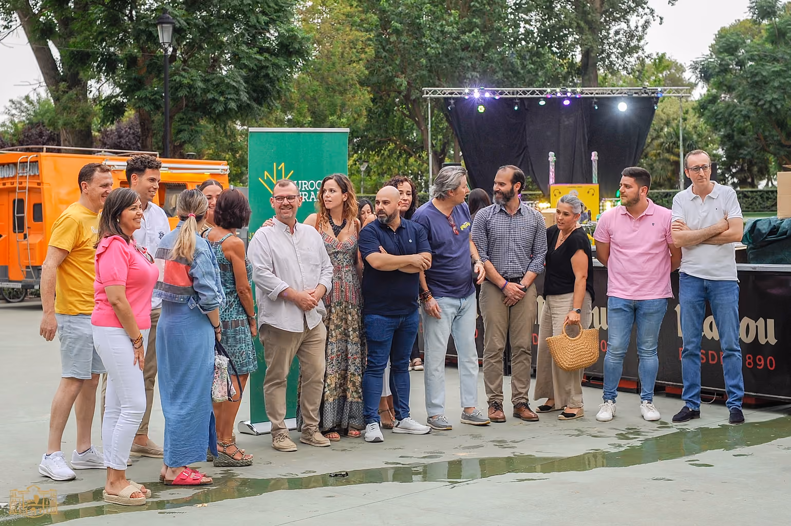 Concejales y empresarios durante la inauguración del evento
