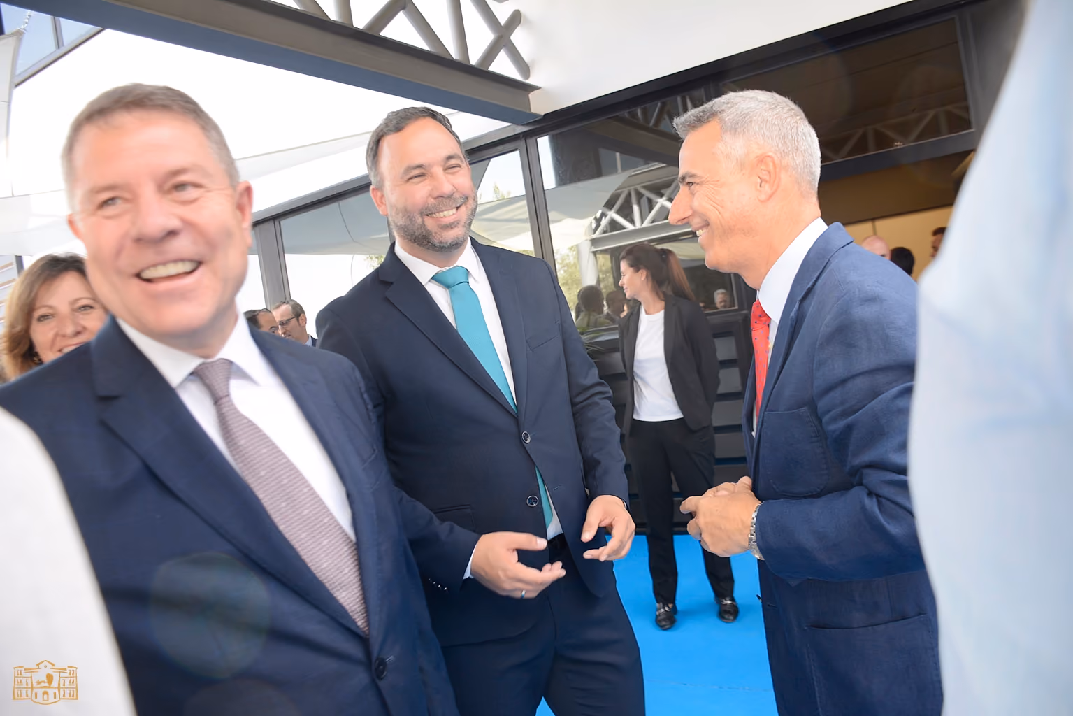 El alcalde y el presidente de la Junta durante la visita a ANRO