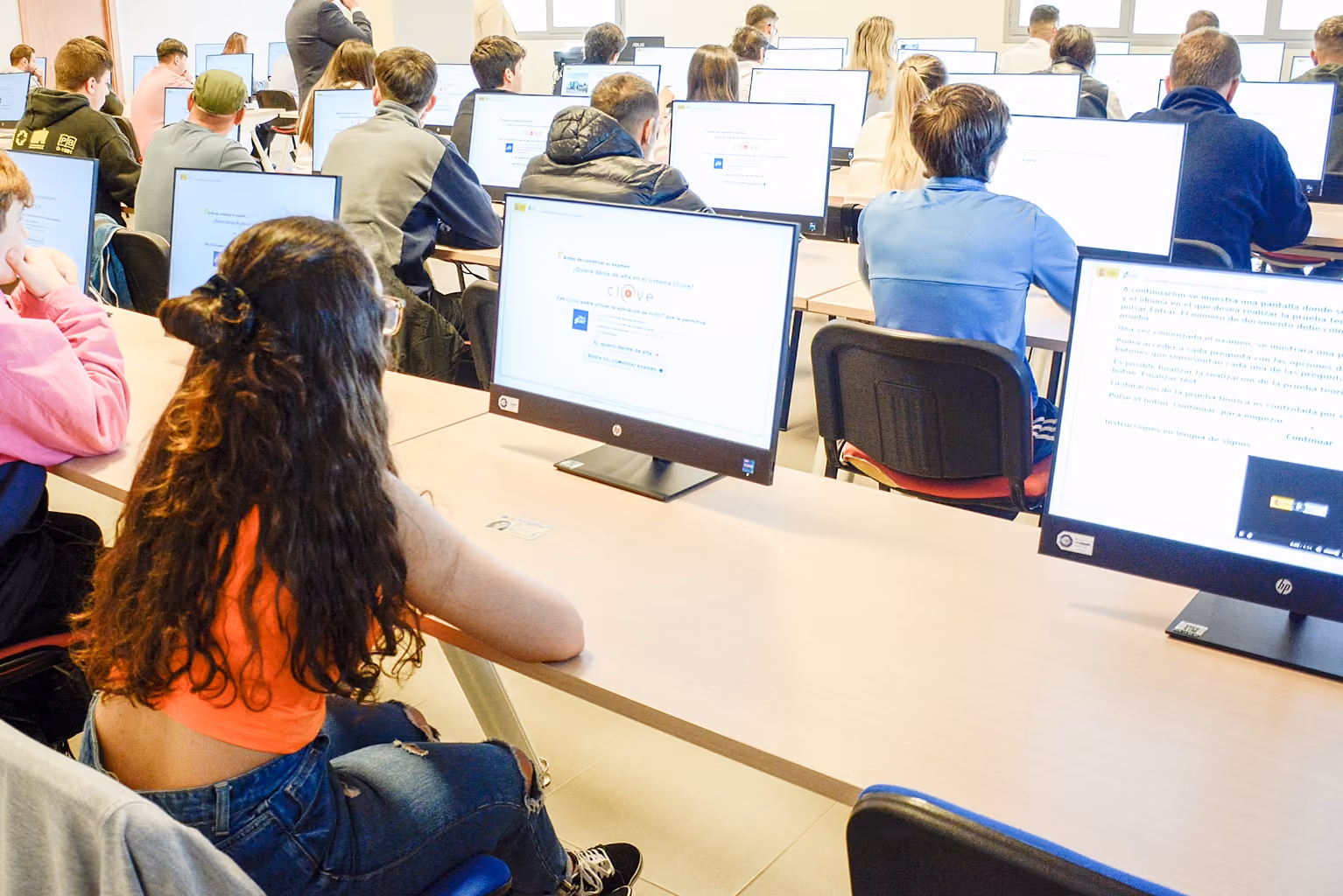 Vista parcial del aula informatizada de la DGT de Tomelloso.