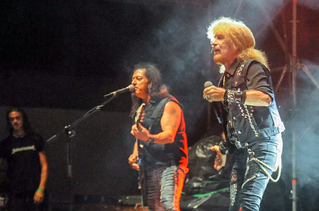 El guitarrista y vocalista de Medina Azahara durante su actuación en Tomelloso