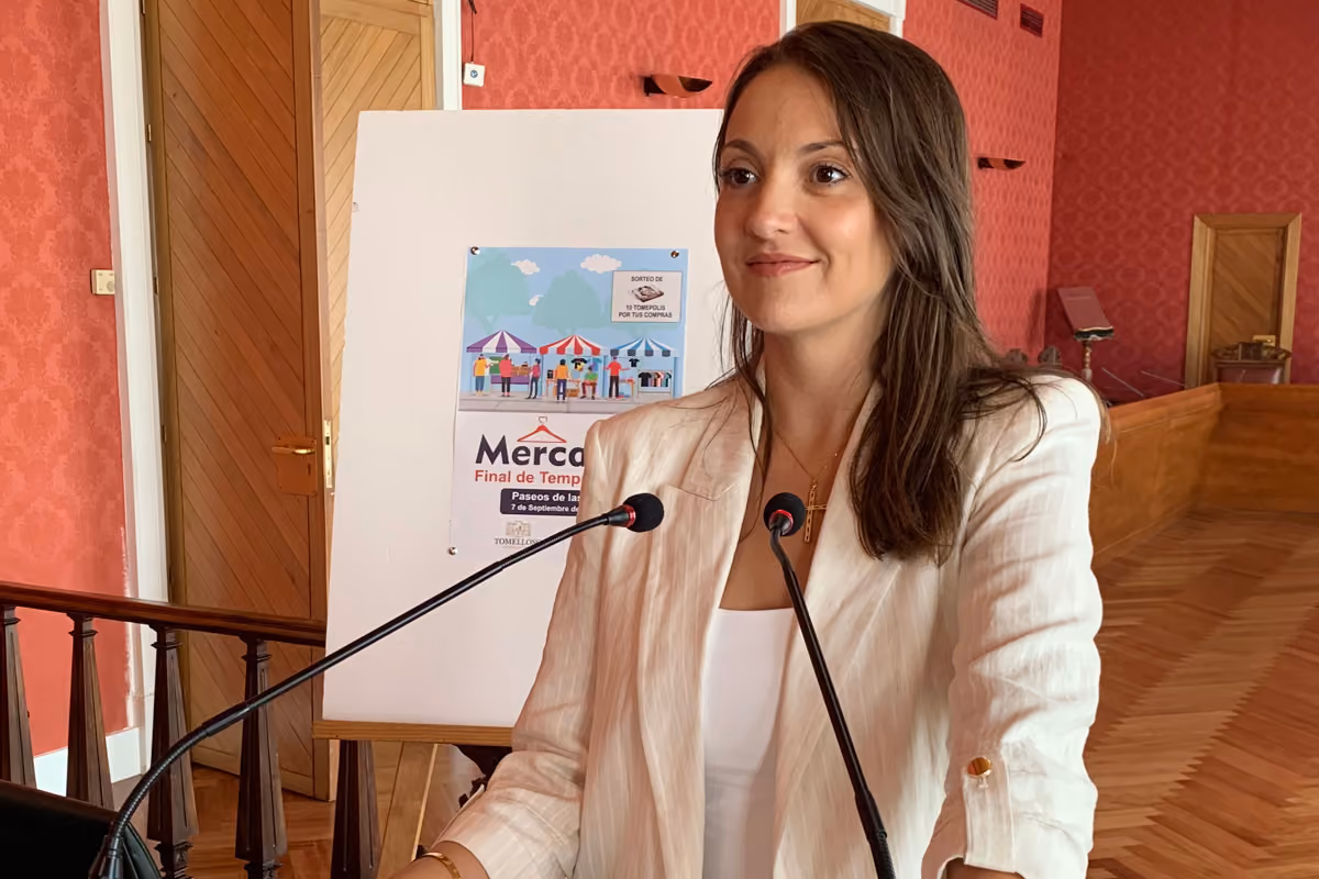 La concejala de Promoción Económica, Rocío Valentín, durante la presentación del Mercadillo Final de Temporada