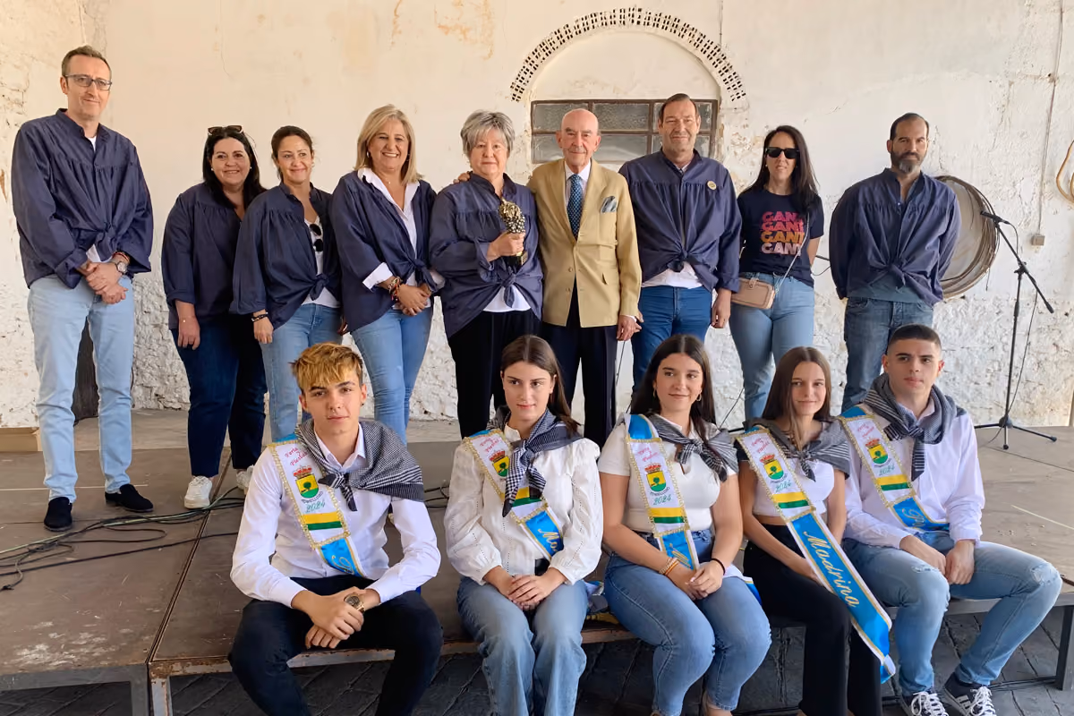 La Vendimiadora del Año, junto al equipo de gobierno municipal, Madrinas y Padrinos, Pilar Valenciano y Rafael Torres