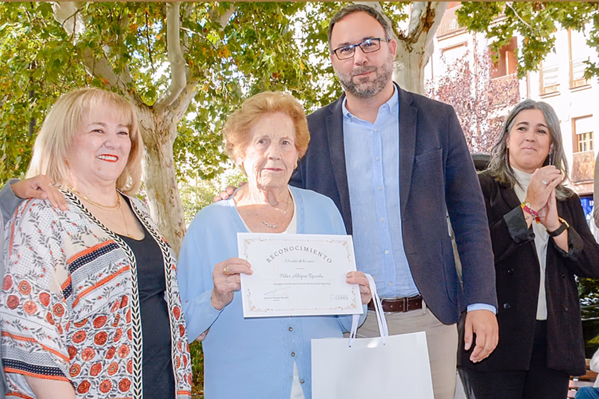 Navarro en el acto celebrado en el Paseo de las Moreras con motivo del Día Internacional de las Personas de Edad
