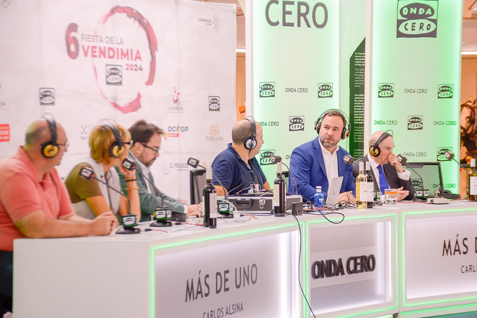 Navarro en el programa de Onda Cero emitido en directo desde la cooperativa Virgen de las Viñas Bodega y Almazara