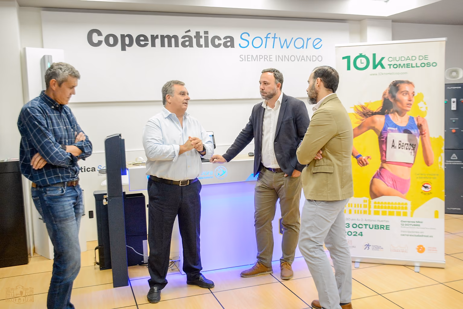 Imagen de los concejales en una de las empresas