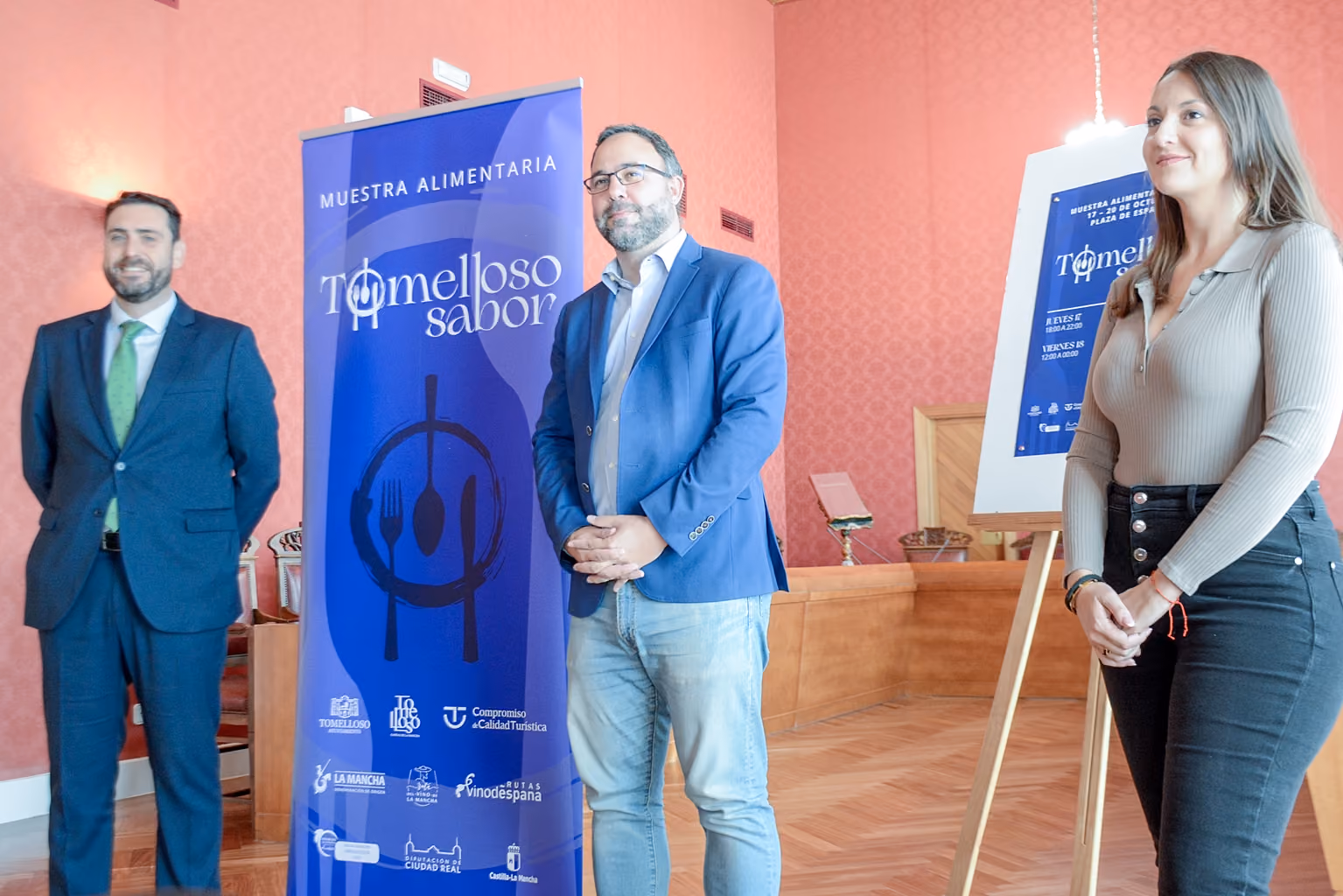 El alcalde, la concejala de Turismo y Promoción Económica y el director de Globalcaja durante la presentación de Tomelloso Sabor