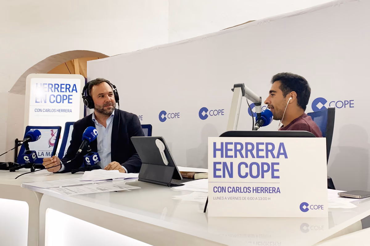 Javier Navarro durante su intervención en Herrera en COPE, con Alberto Herrera
