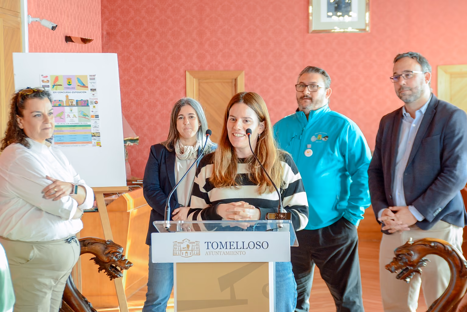 La profesora, Inmaculada García, durante la presentación del cartel