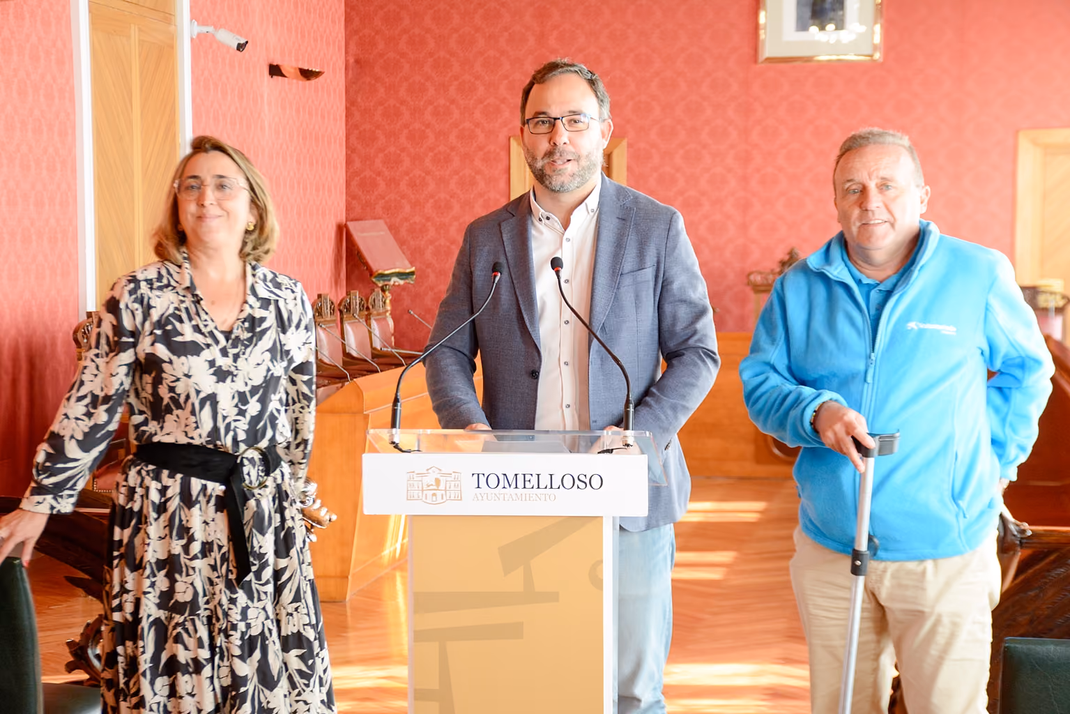 El alcalde, en el centro de la imagen, durante la presentación de la Olimpiada de Mayores.