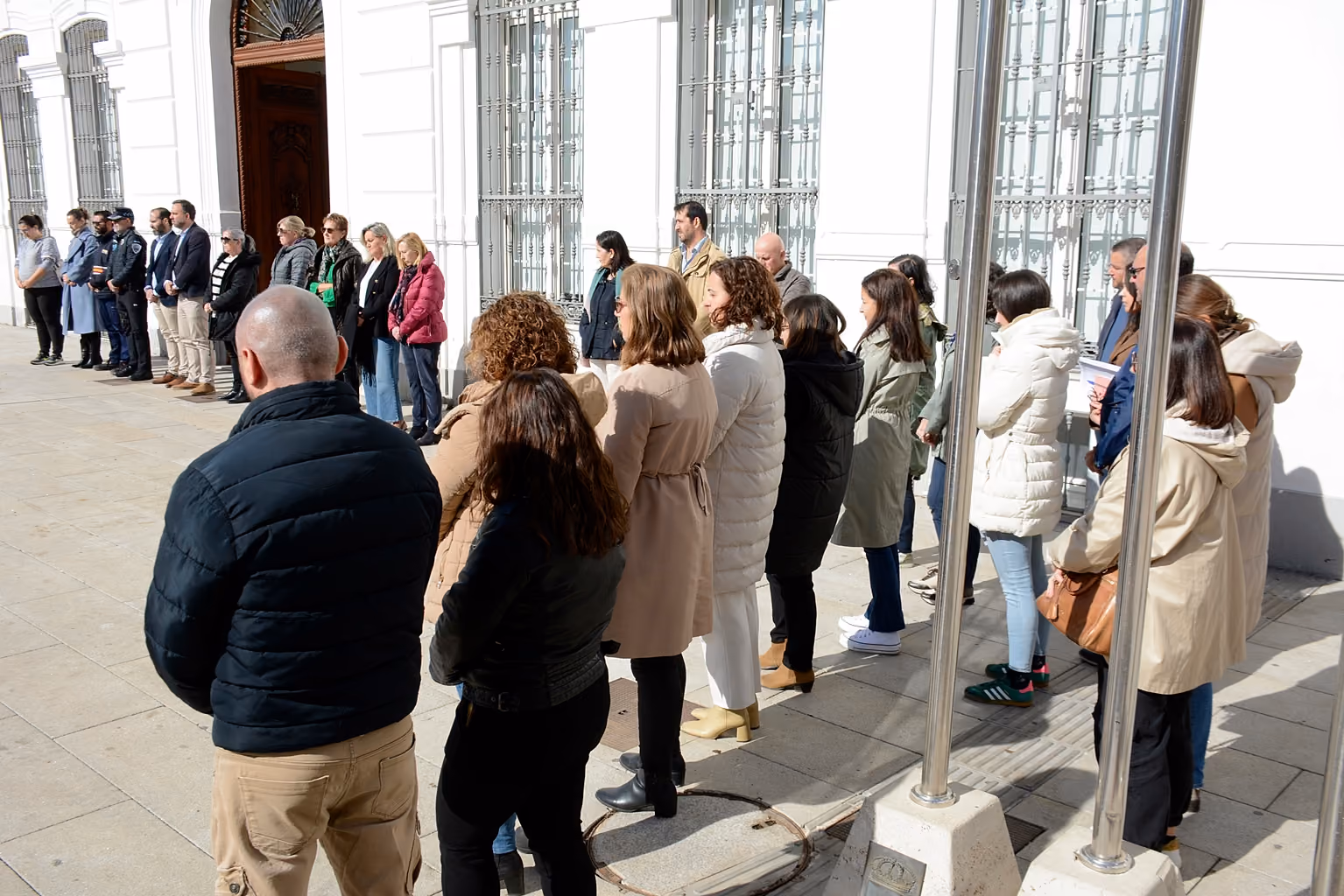 Minuto de silencio en la Plaza de España por las víctimas de la DANA