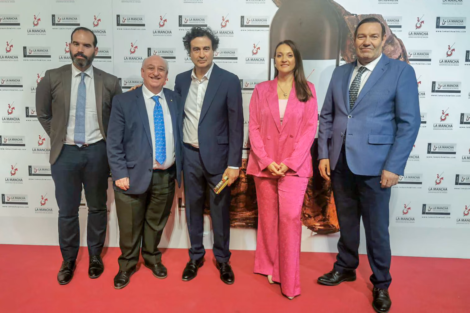 El chef Pepe Rodríguez, en el centro, con los concejales y Migue Ángel Valentín