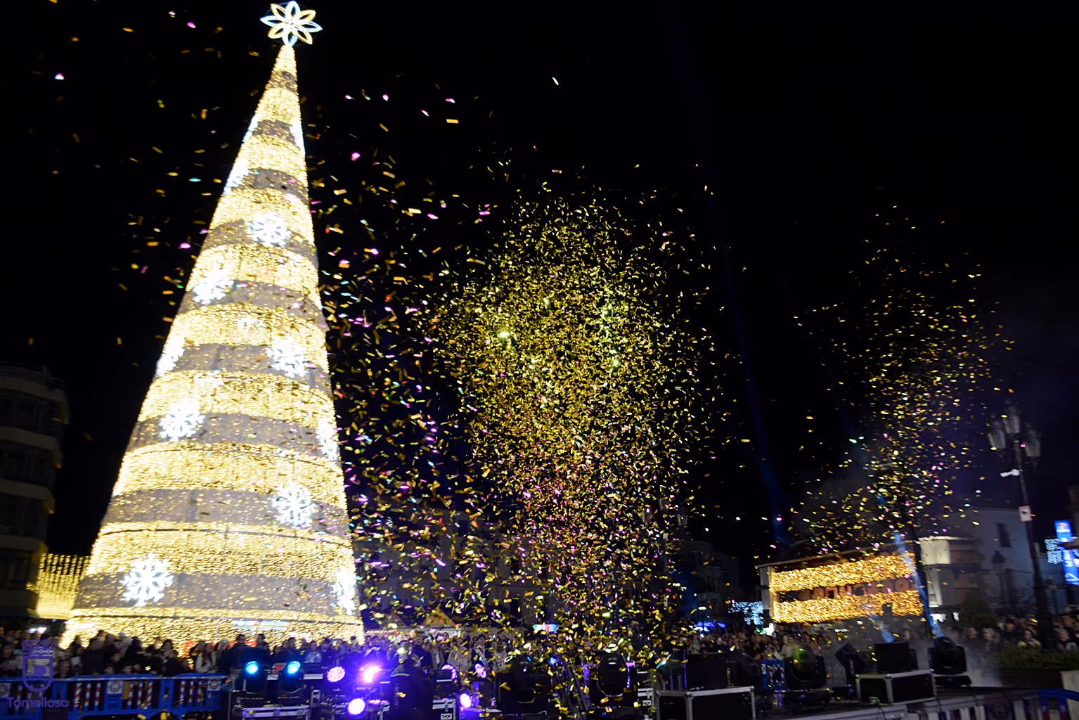 instantes finales del espectáculo de la plaza de España