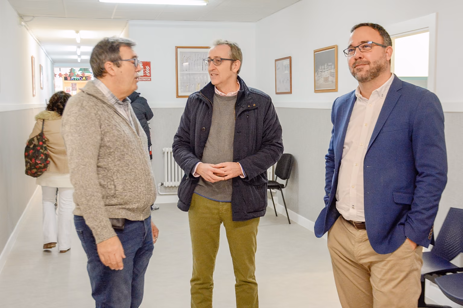 De izquierda a derecha, Luis Osuna, Antonio Calvo y Javier Navarro durante la visita al Conservatorio.