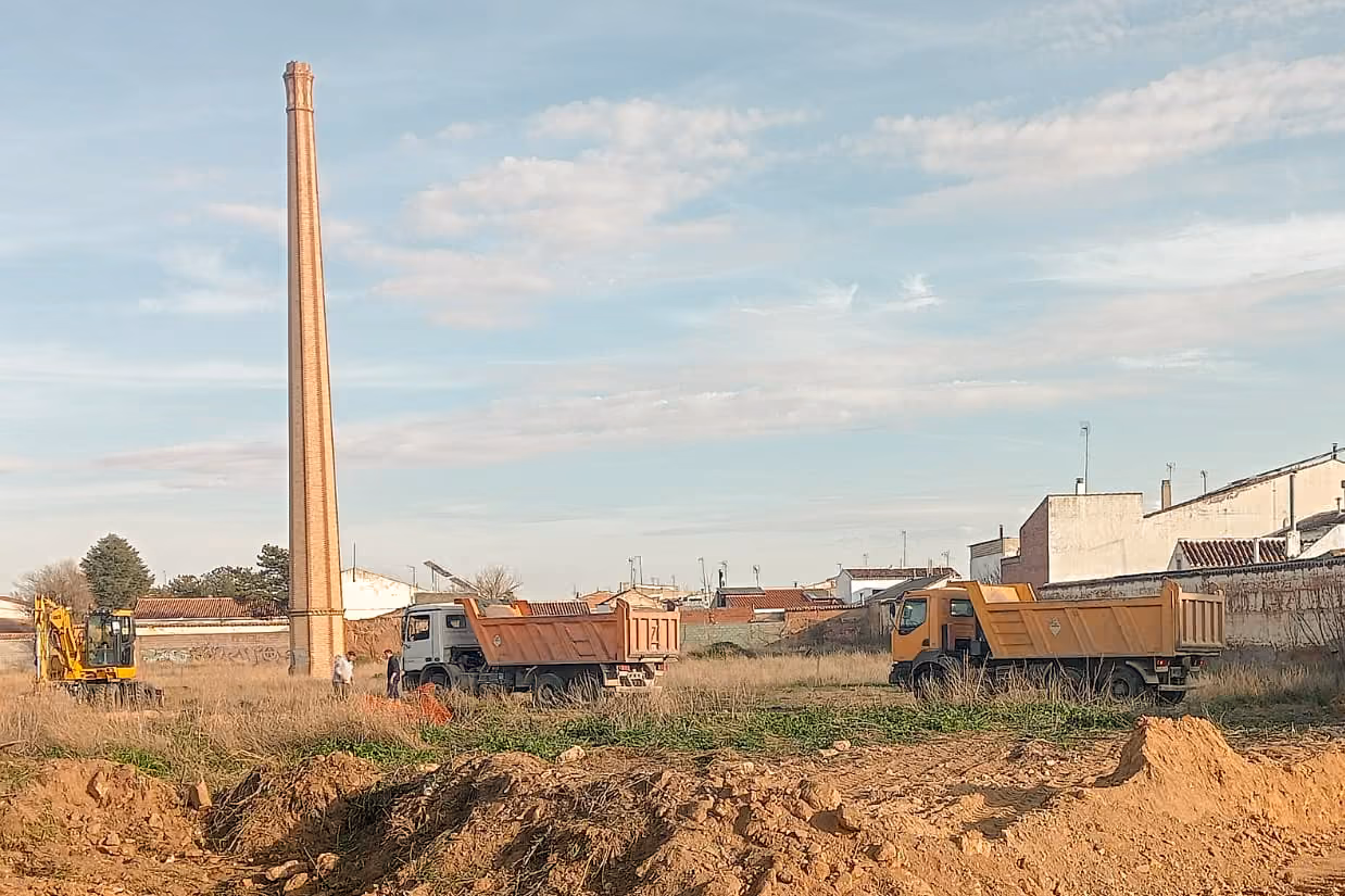 Vista parcial e los terrenos que ocupará la nueva superficie comercial