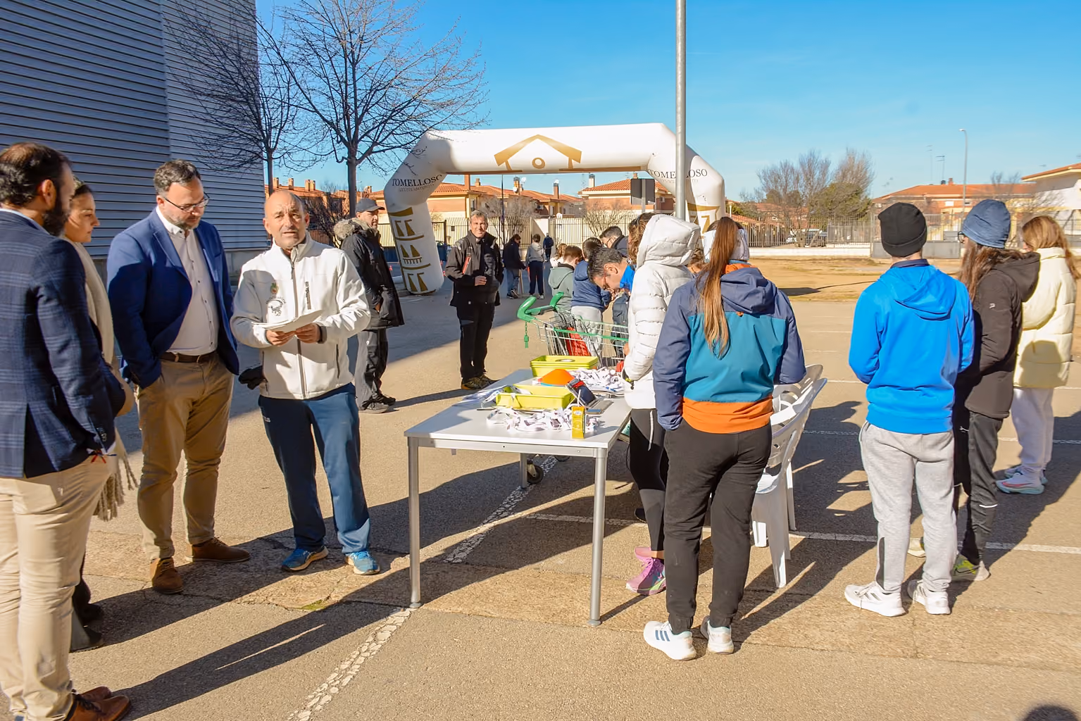 Punto de salida y meta de la la primera carrera de orientación navideña en la Ciudad Deportiva celebrada este lunes