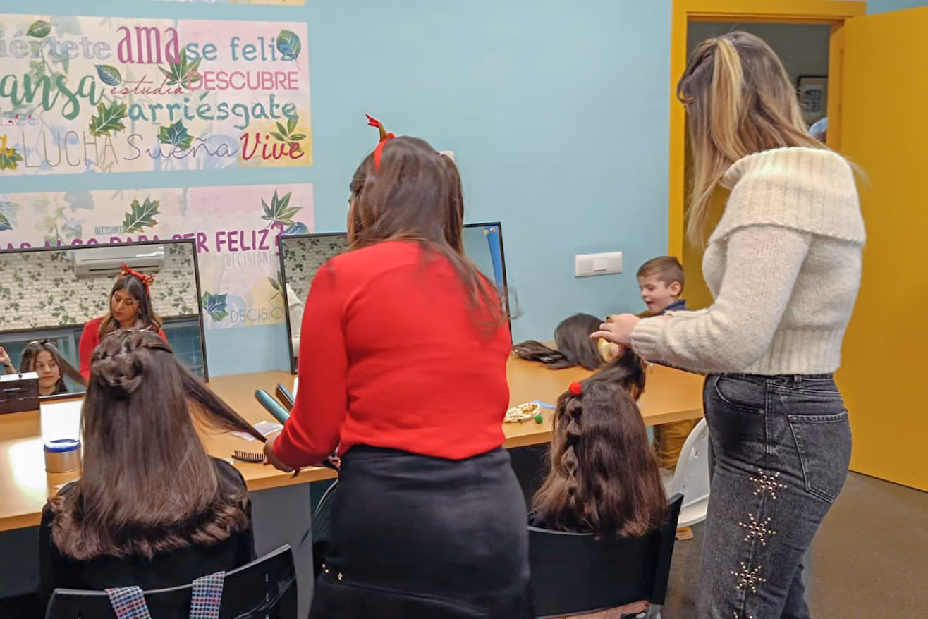 El programa incluye un taller de maquillaje y peinado