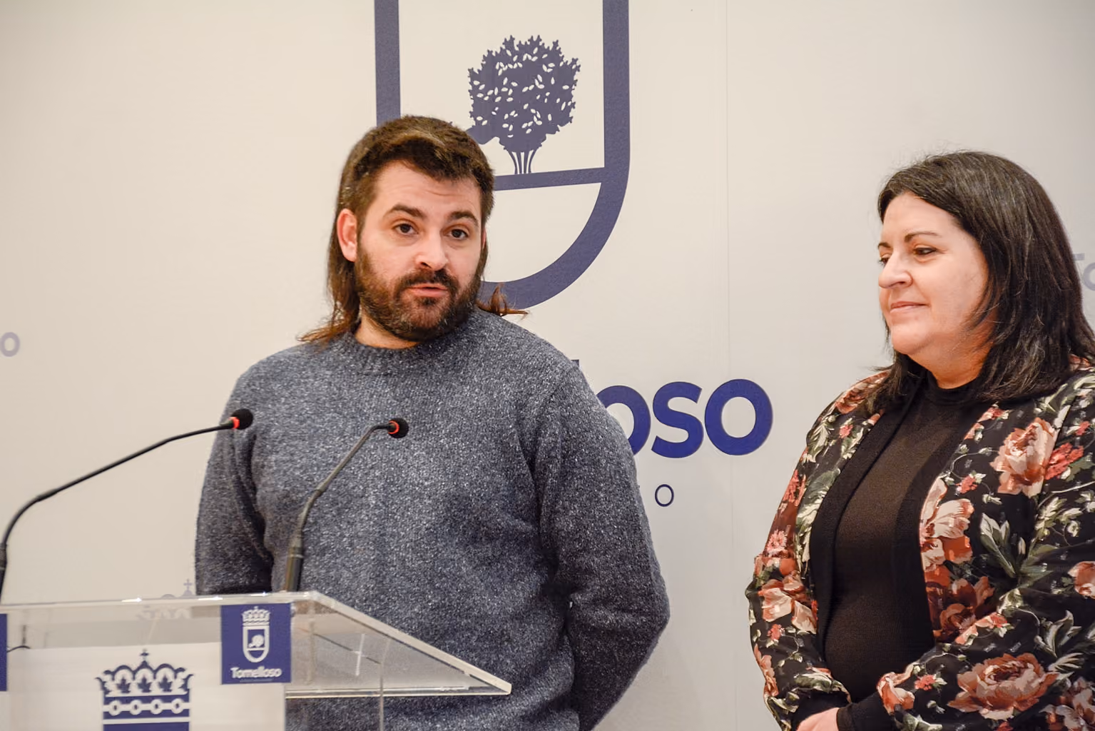 Inés Losa y José Almarcha, durante la presentación del concierto.