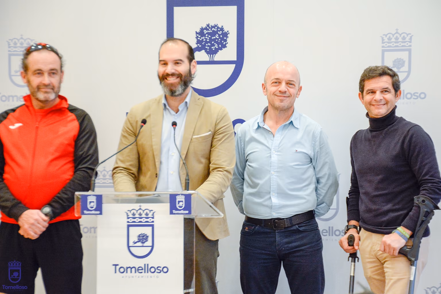 Representantes del nuevo club, con Benjamín de Sebastián, segundo por la izquierda, durante la presentación.