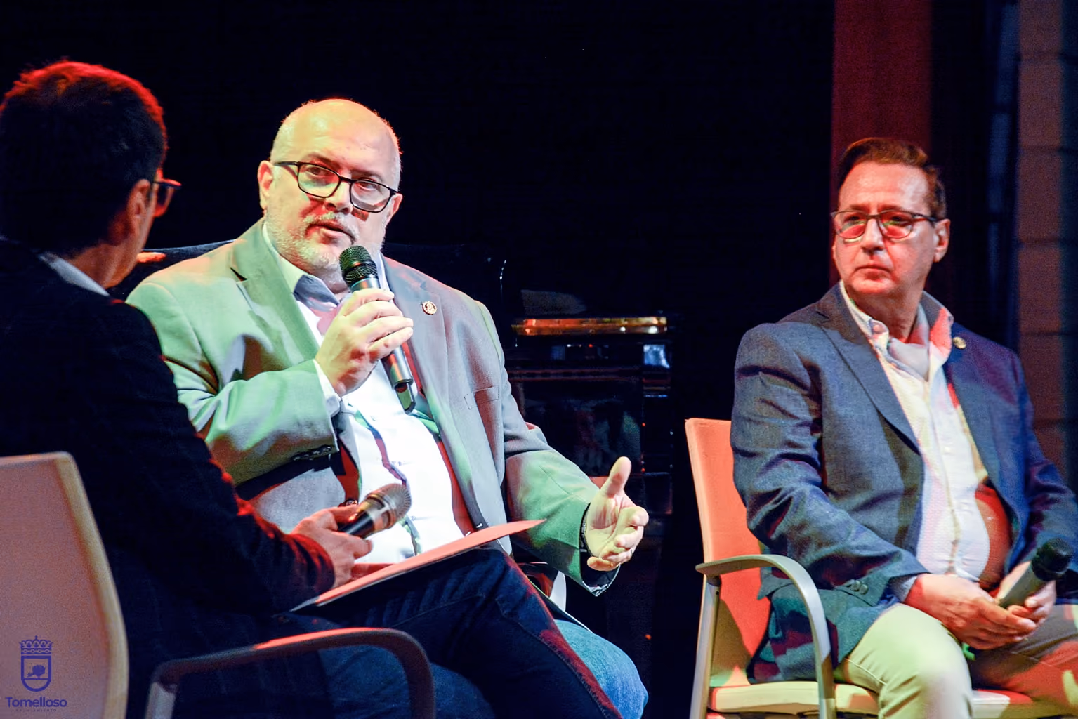 Bernabé Blanco, de espaldas, con Alejandro Ramírez y Félix Godoy.