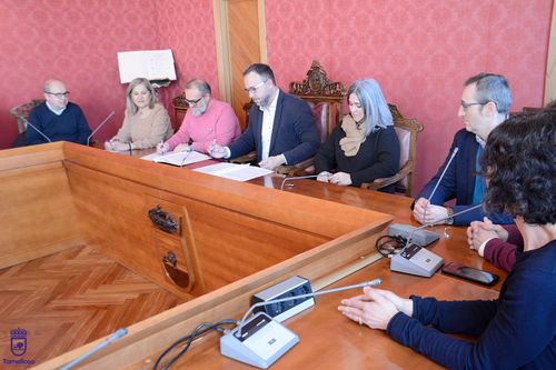 Javier Navarro y Agustín Pradillo, durante la firma del convenio.