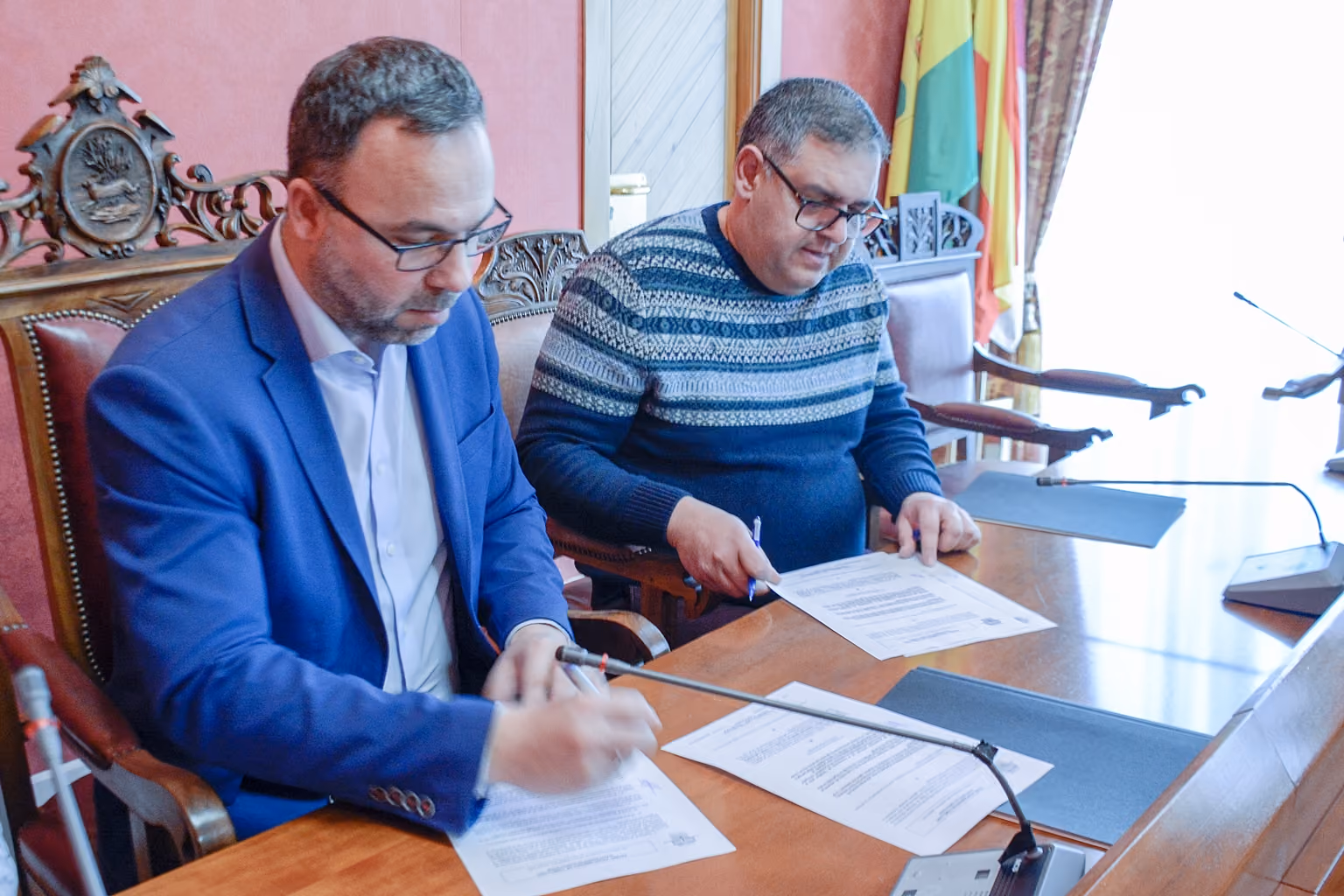 Javier Navarro y David García firman el acuerdo de cesión de terrenos