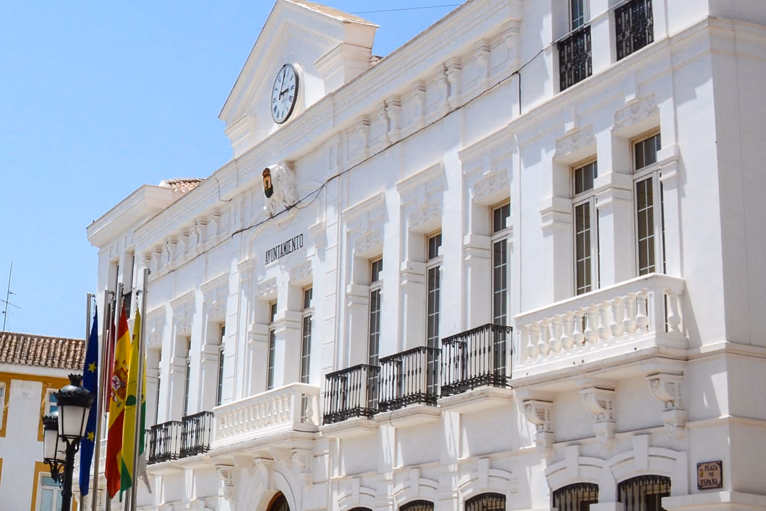 Imagen de la fachada principal del Ayuntamiento