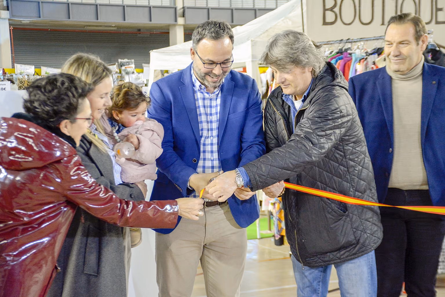 Momento del corte de cinta inaugural de Stockalia 2025 por parte de las autoridades