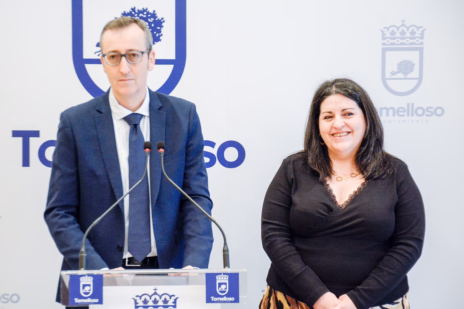 Antonio Calvo e Inés Losa durante el anuncio del homenaje. 