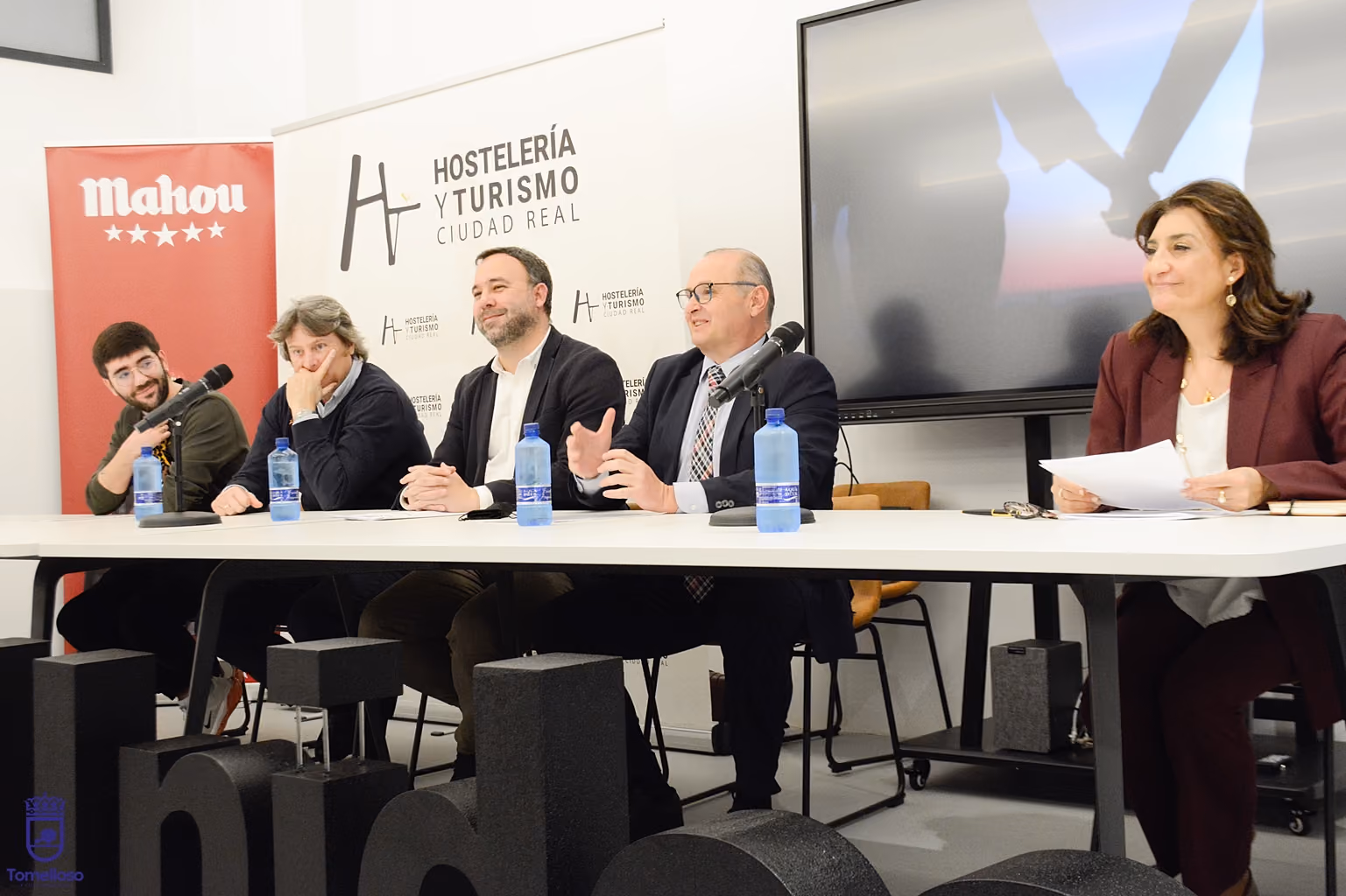 Participantes en el acto de los hosteleros ciudadrealeños celebrado en el Mercado de Abastos