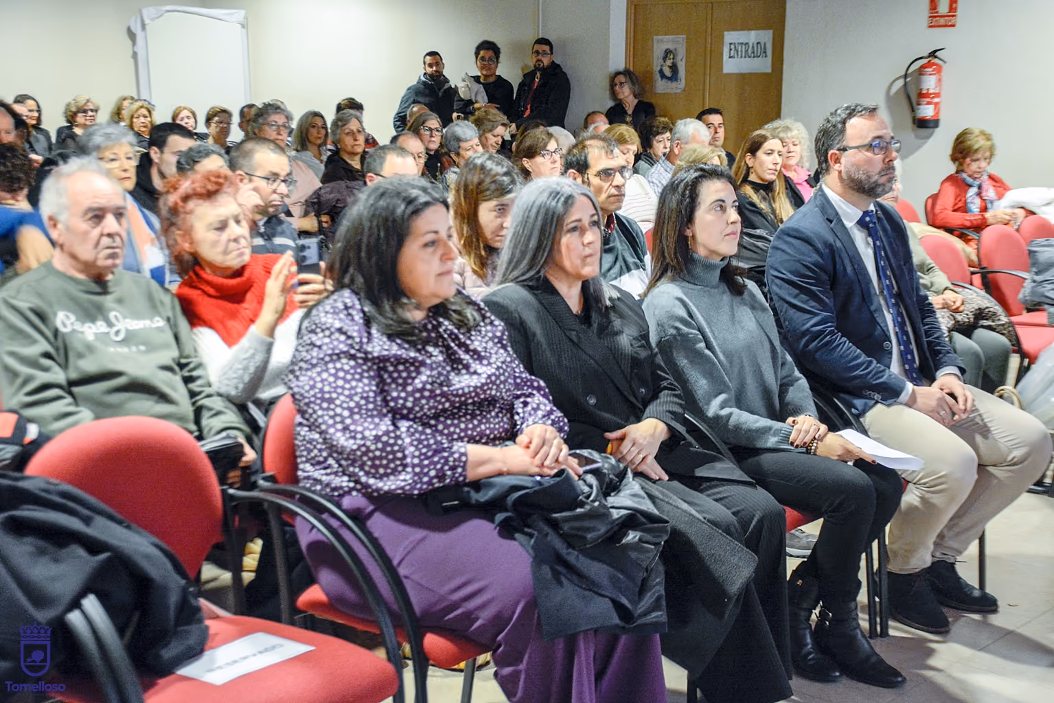 Vista parcial del salón de actos de la Casa de Cultura que se llenó de público