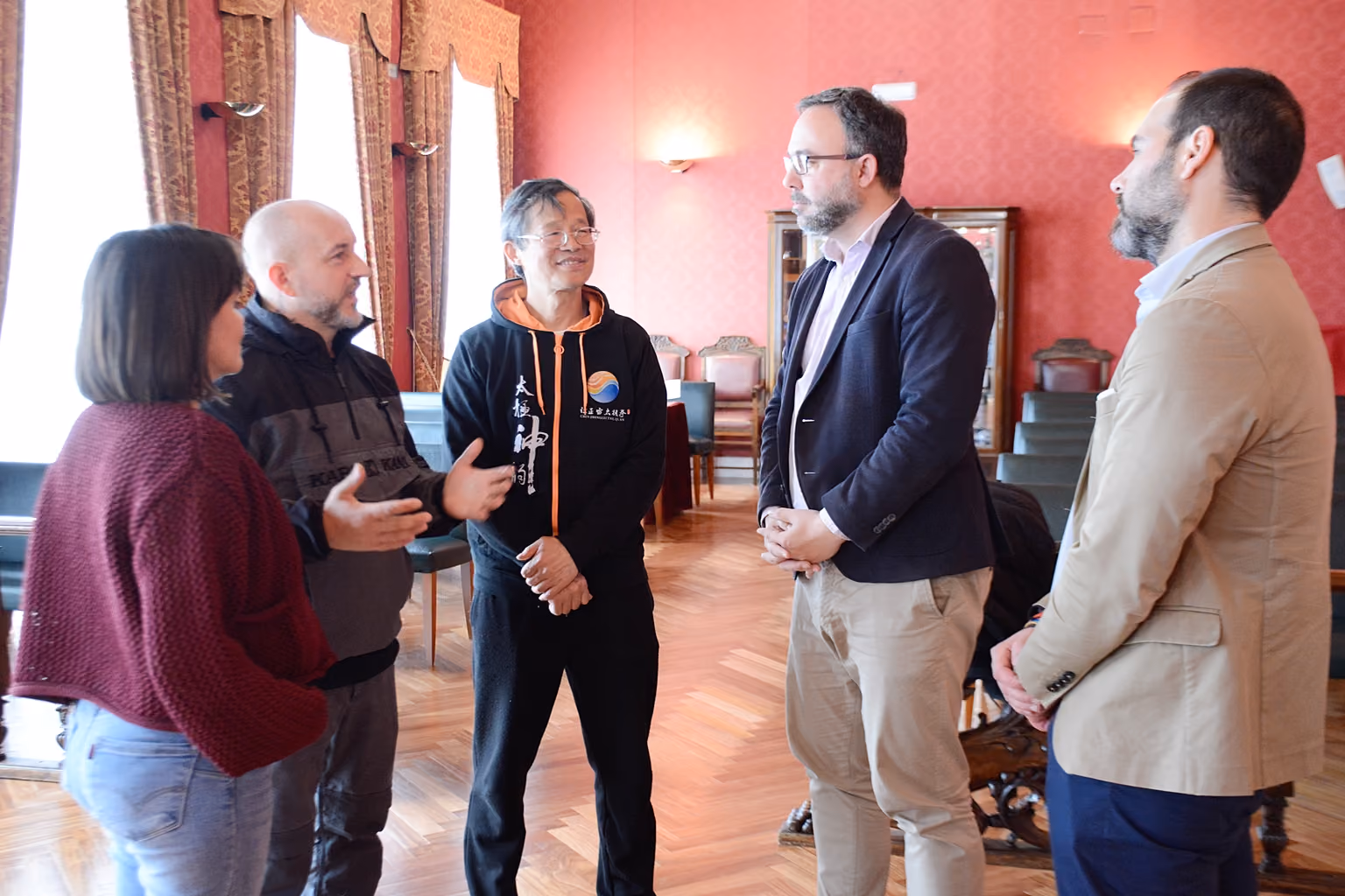 Imagen de la recepción celebrada en el salón de plenos del Ayuntamiento.