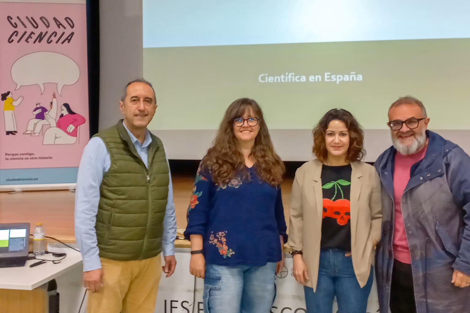 De izquierda a derecha, Juan Carlos Domínguez, Olga Caballero, Carmen López y Agustín Pradillos, director del centro.