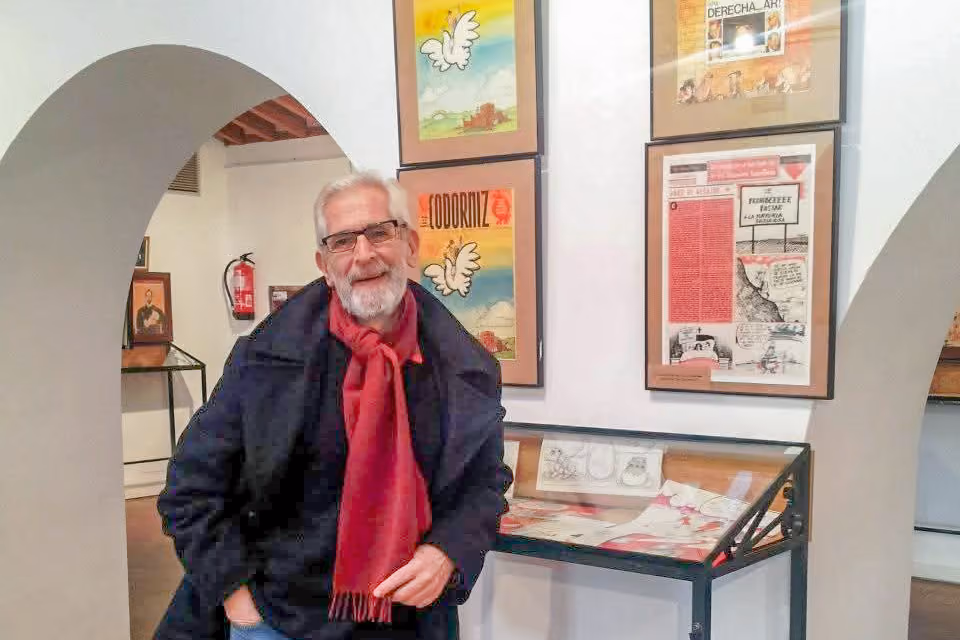 José Luis Cabañas durante la exposición "Pavón y La Codorniz" celebrada en la Posada de los Portales en 2012