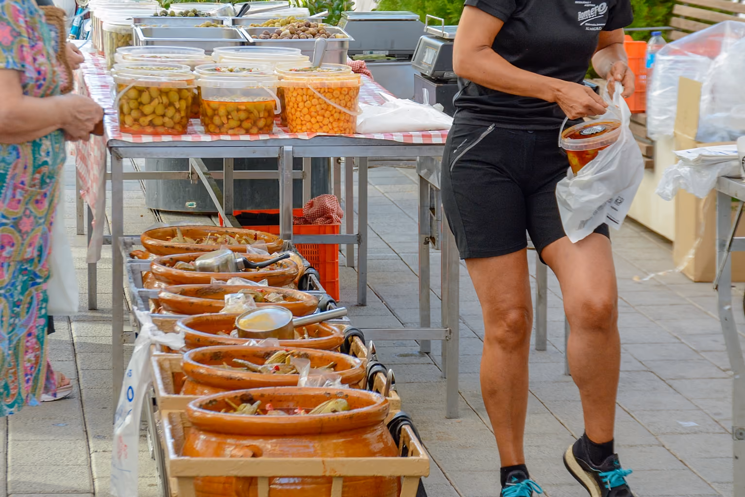 Imagen de uno de los puestos del mercadillo de los lunes