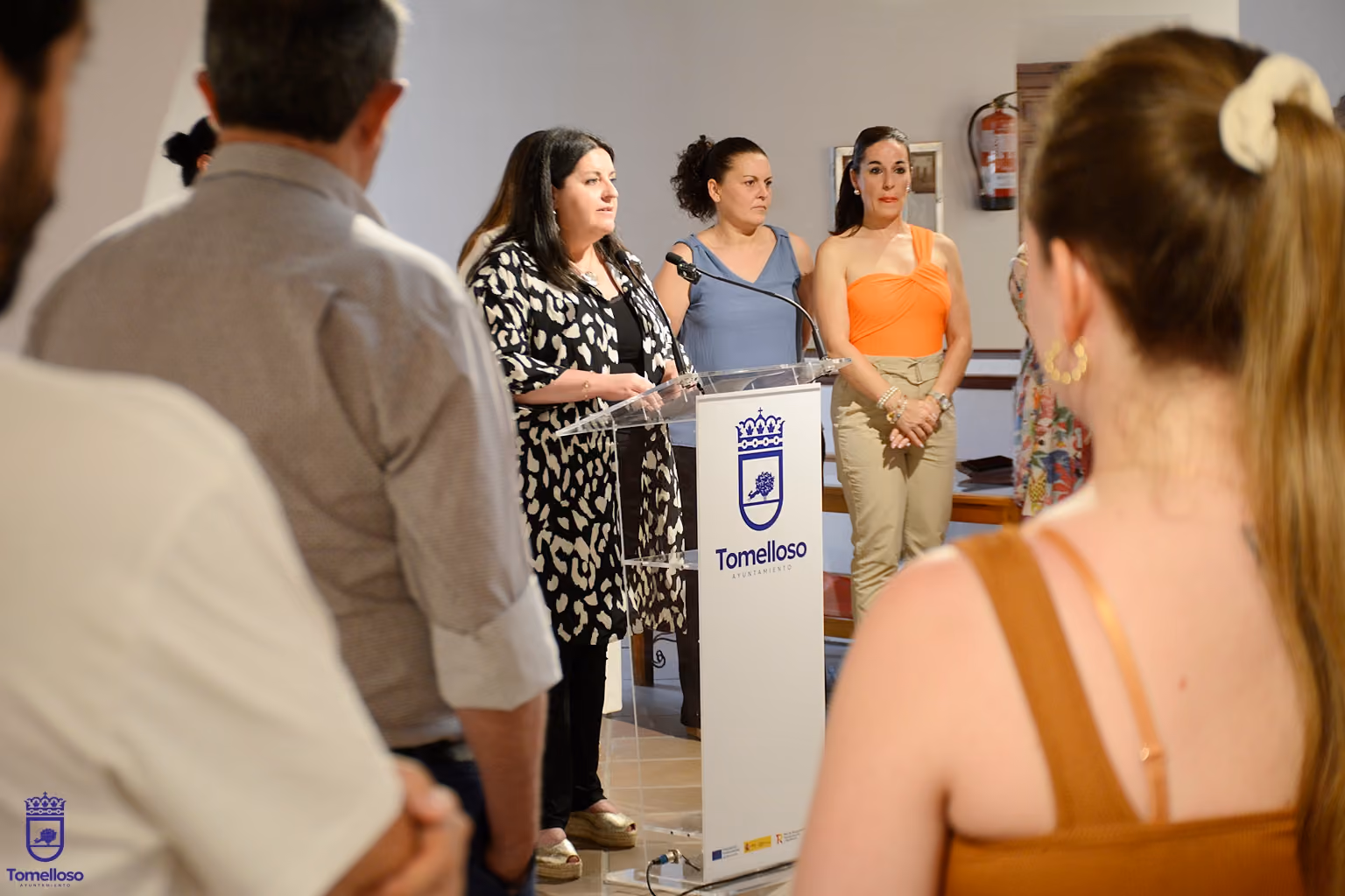 La concejala de Cultura, Inés Losa, durante la inauguración de la exposición de la Universidad Popular.