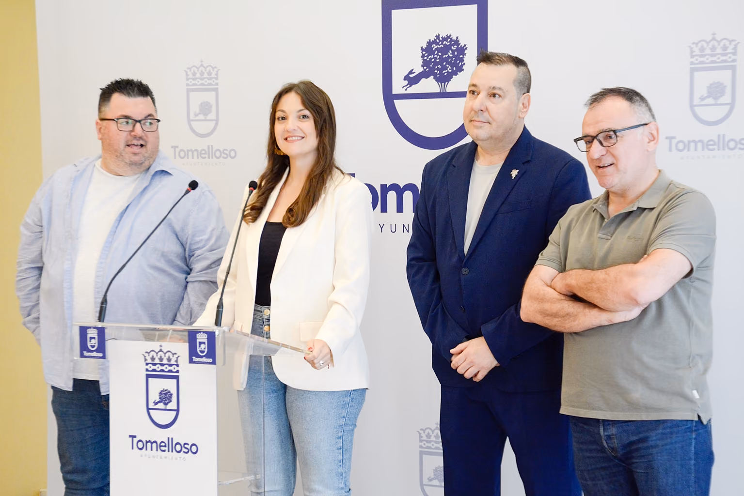 Participantes en la presentación de la Asamblea