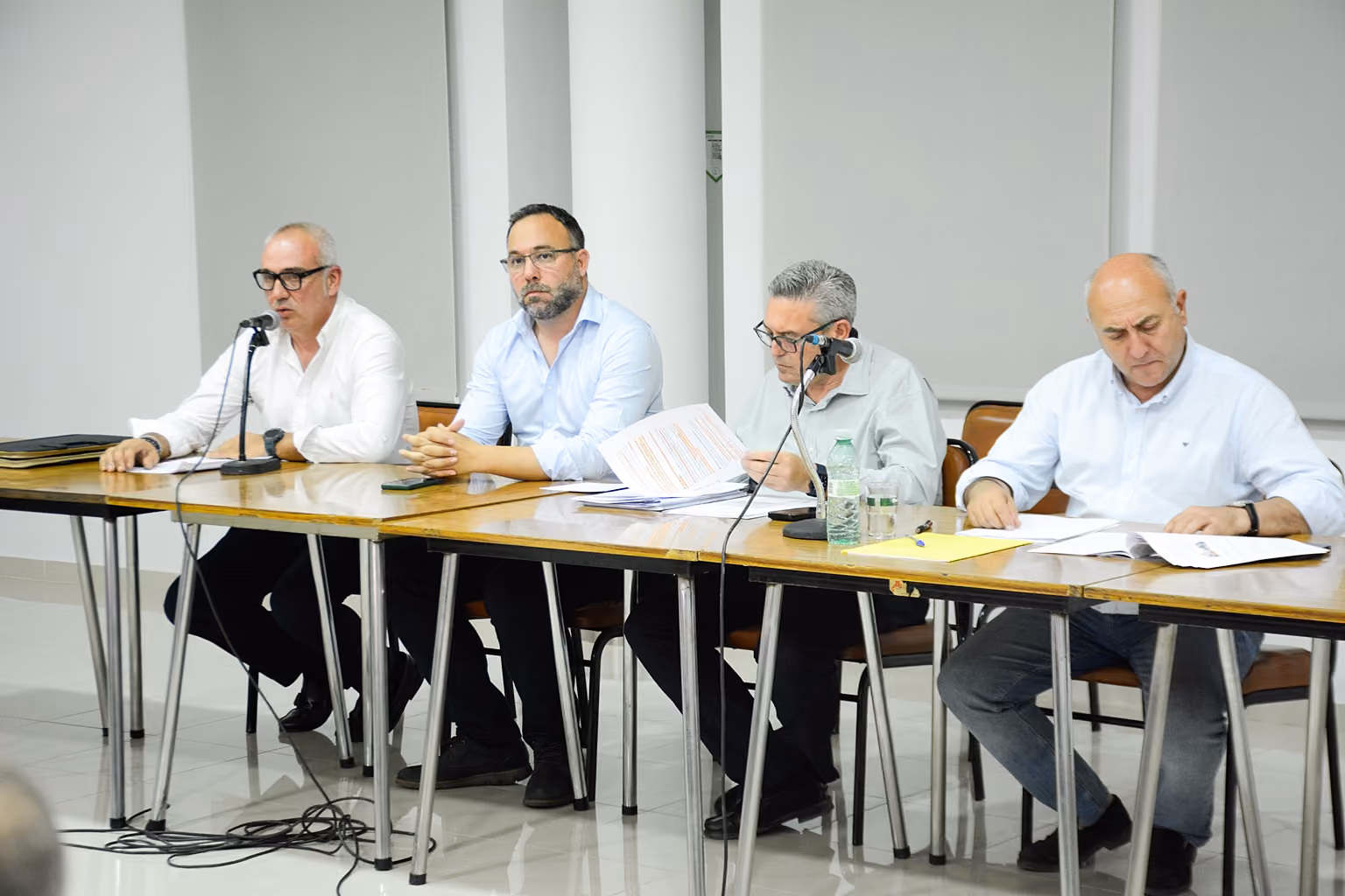 Participantes en la reunión con los agricultores